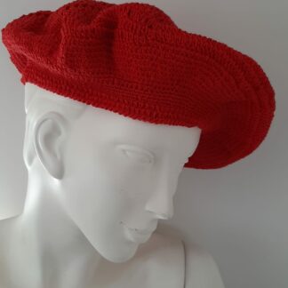 Germain : Beret en crochet.