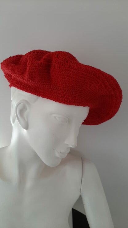 Germain : Beret en crochet.