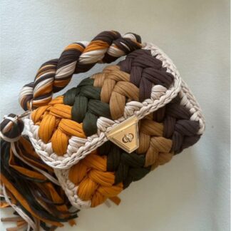 Petit sac dame en crochet. Couleur: Orange, vert fonce, beige, chocolat.